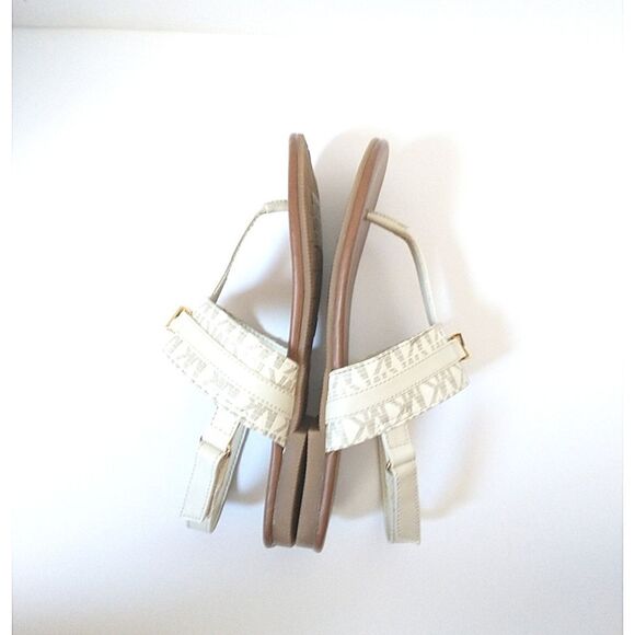 New! MICHAEL KORS Little Girls Jaliyah MK Logo T-Strap Sandals Shoe Vanilla NWOB - Picture 10 of 11